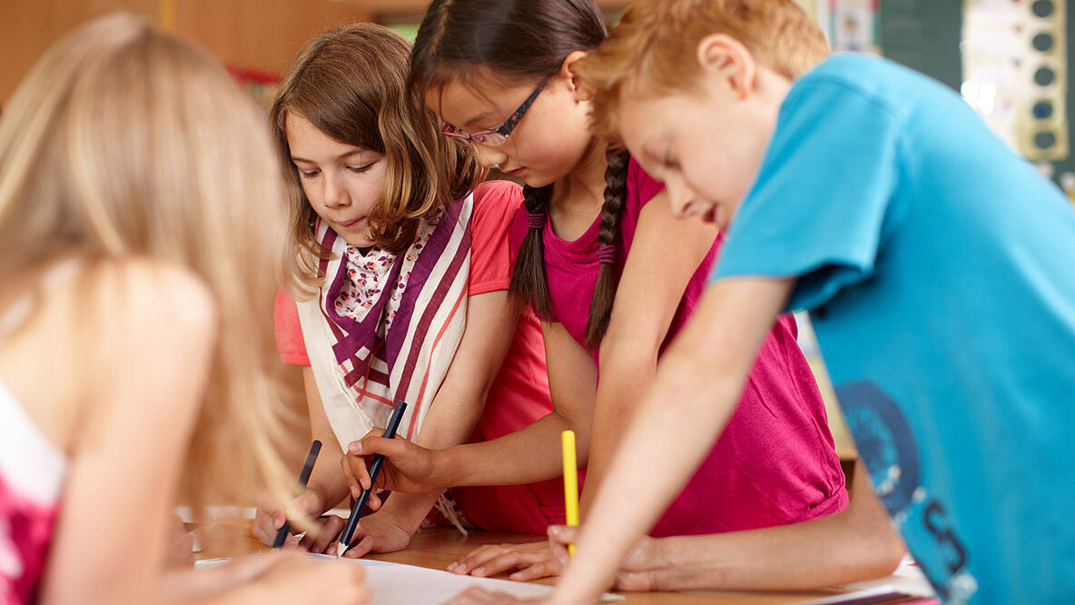 Gemeinschaftsschule Gruppenarbeit Gruppenarbeit - Foto: Christian Schwier / Fotolia.com