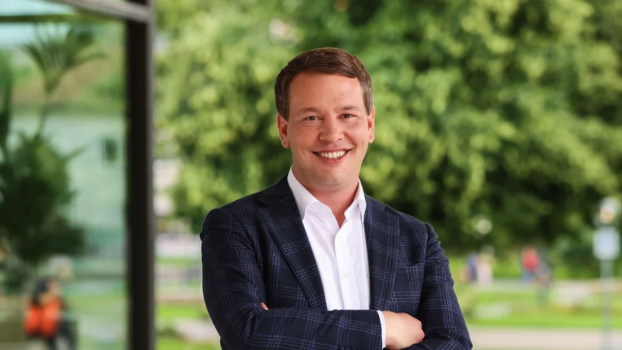 Porträtbild von Oliver Hildenbrand