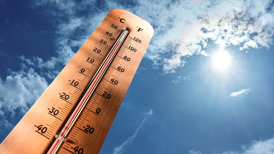 Ein Thermometer zeigt über 40 Grad an.