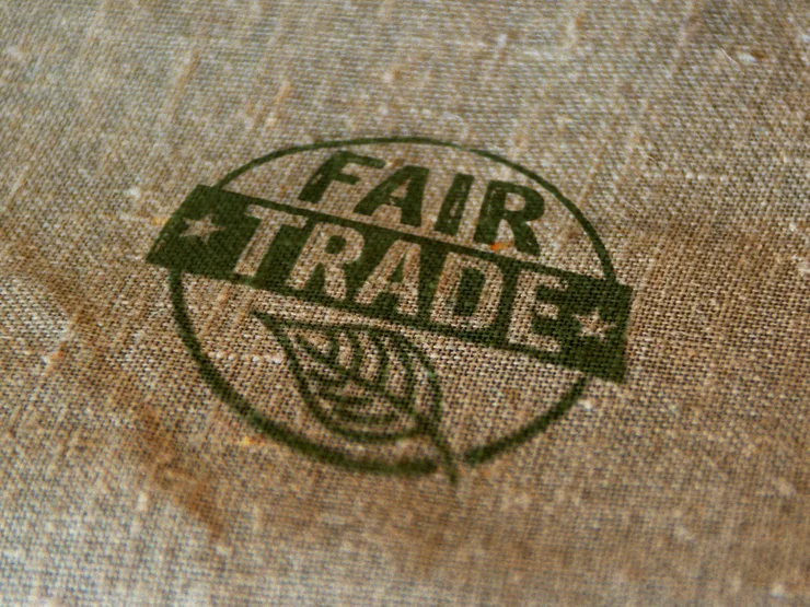 Fair Trade Logo auf einem Beutel.