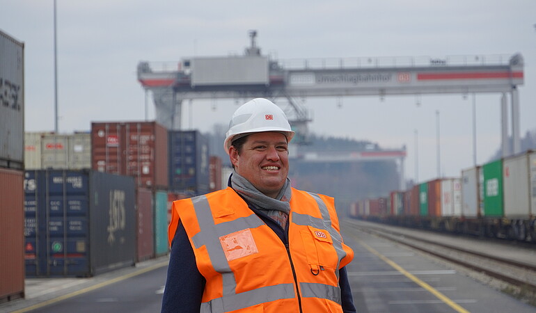 MdL Michael Joukov freut sich über den Erfolg und die Ausbaupläne für das KV-Terminal in Dornstadt