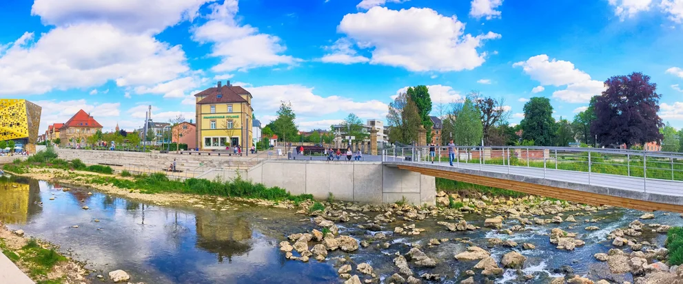 Blick auf Schwäbisch-Gmünder Innenstadt mit Fußgängerbrücke