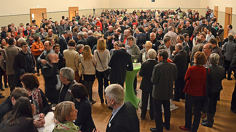 Etwa 500 Leute sind am Dienstagabend zum BürgerInnen-Dialog der Fraktion Grüne in Bad Mergentheim gekommen.