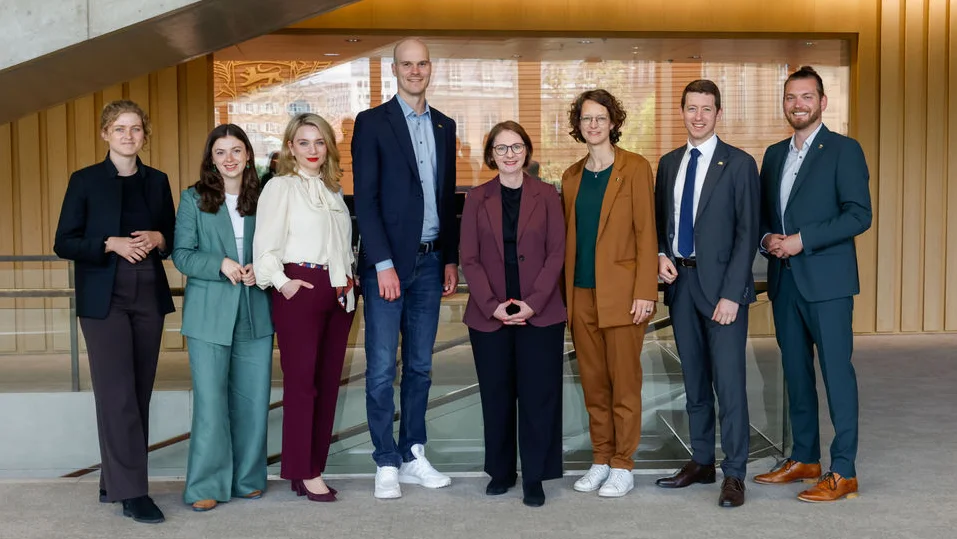 AK Finanzen Die Mitglieder des Arbeitskreises Finanzen stehen nebeneinander
