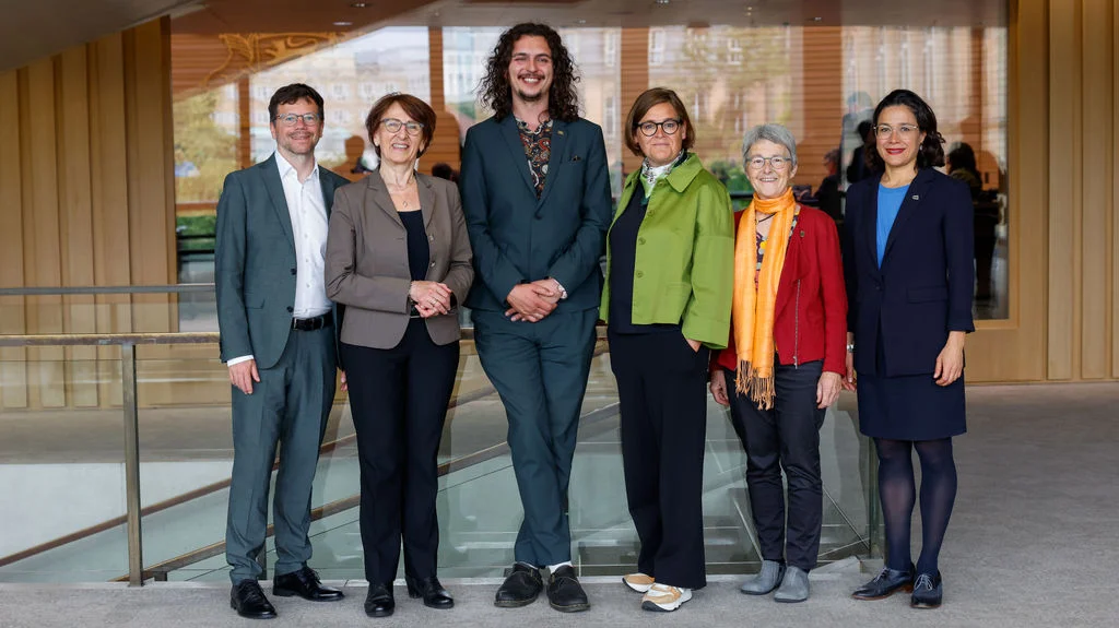AK Wissenschaft & Kunst Die Mitglieder des Arbeitskreises Wissenschaft & Kunst stehen nebeneinander