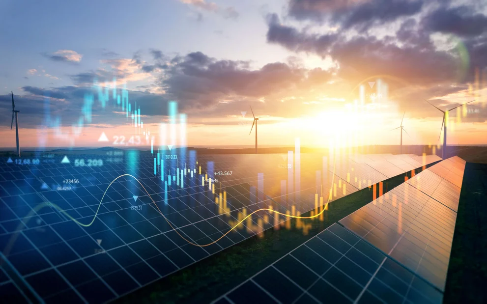 Im Vordergrund ist eine steigende Investment-Kurve zu sehen. Im Hintergrund ein Feld mit Solaranlagen und Windrändern. 