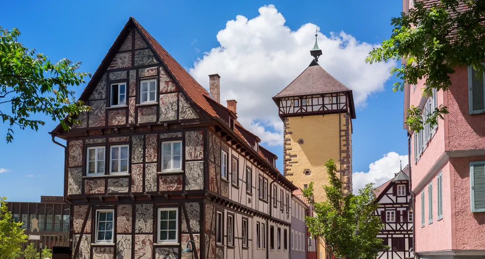Blick auf Tübinger Tor im Wahlkreis Reutlingen mit altem Fachwerkhaus