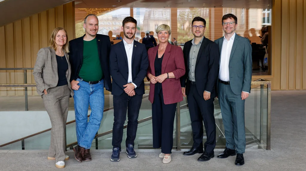 AK Landestwicklung & Wohnen Die Mitglieder des Arbeitskreises Landestwicklung & Wohnen stehen nebeneinander