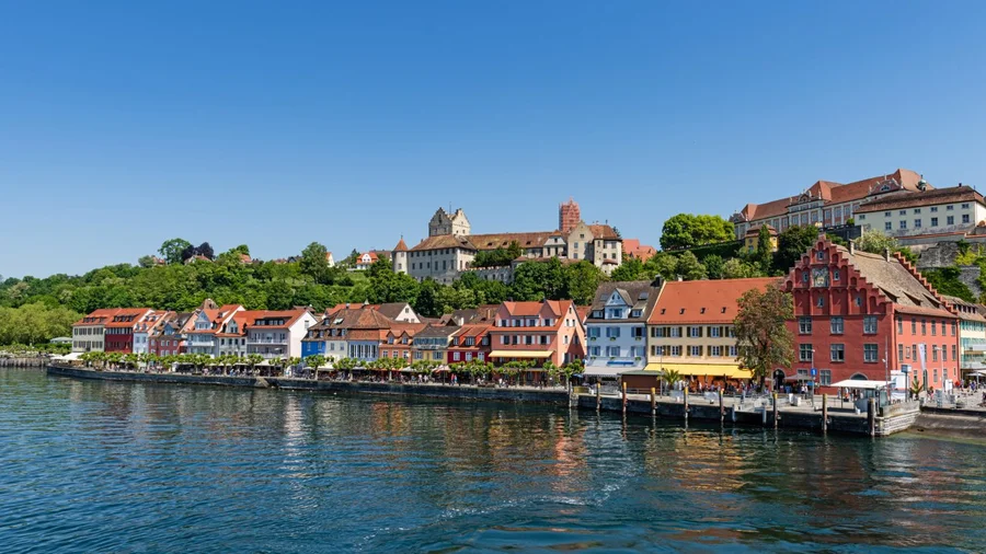 Die Stadt Meersburg liegt direkt am Ufer des Bodensees. 