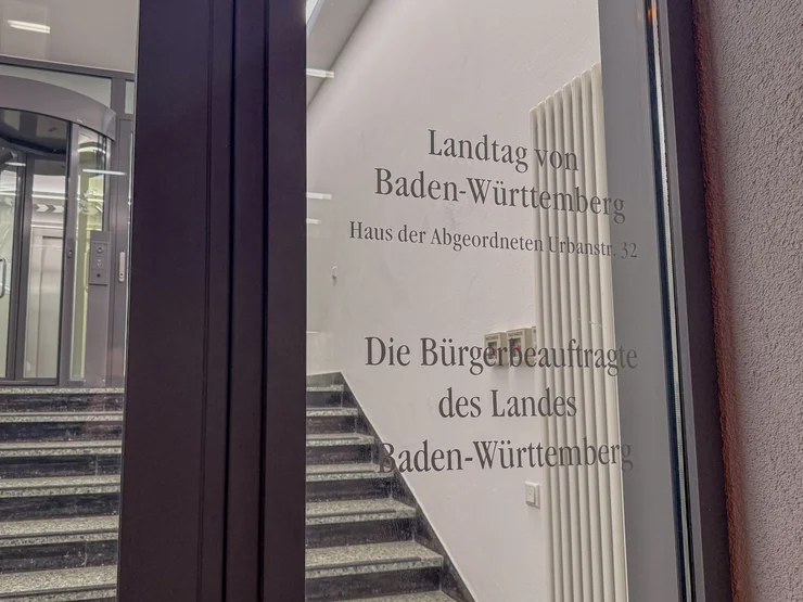 Eingang zum Büro der Bürgerbeauftragten.