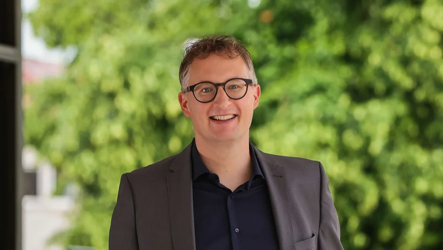 Porträtbild von Andreas Schwarz