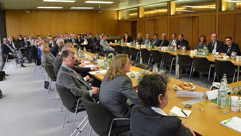 Bettina Limperg, Amtschefin des Justizministeriums, stellte die Vorhaben des Justizministeriums in diesem Bereich dar und gab eine Einschätzung über mögliche weitere Schritte